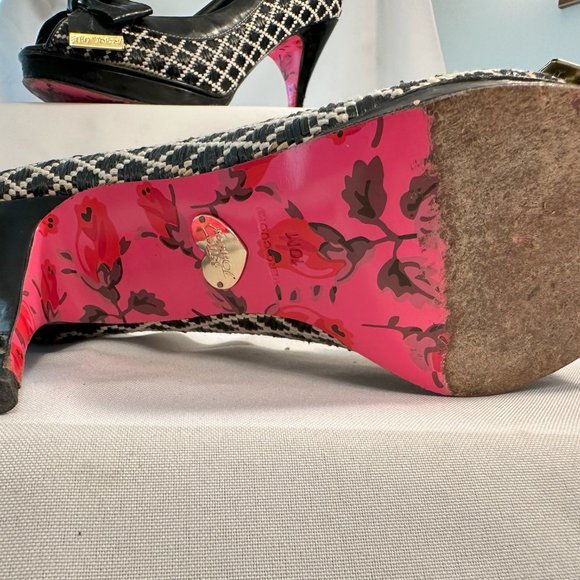 Betsey Johnson Black & White Peep Toe Bow Heels - Picture 6 of 6